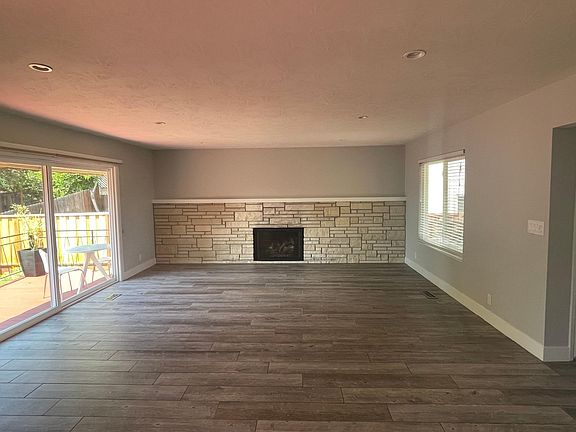 5th image of 3138 Oak Knoll Dr