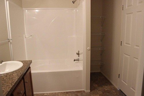 2nd image of 13860 Oakwood Cir