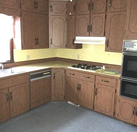 3rd image of 313 S Brush Ave