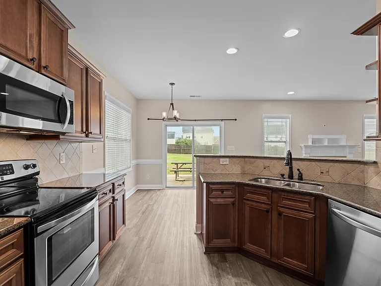 133 Lockwood Dr — Photo 17