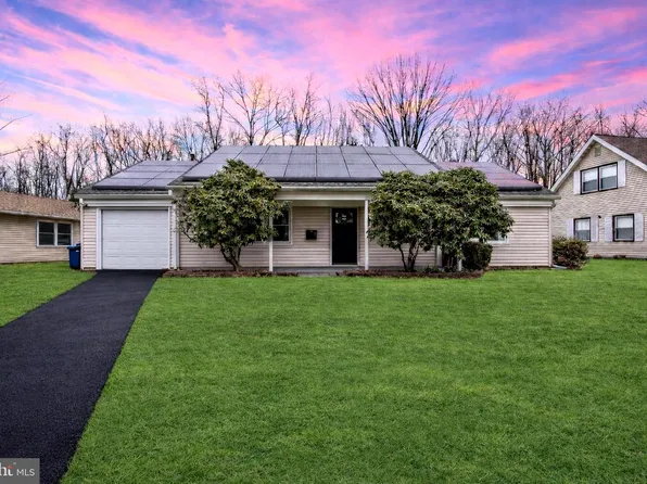 142 Eastbrook Ln, Willingboro, NJ 08046