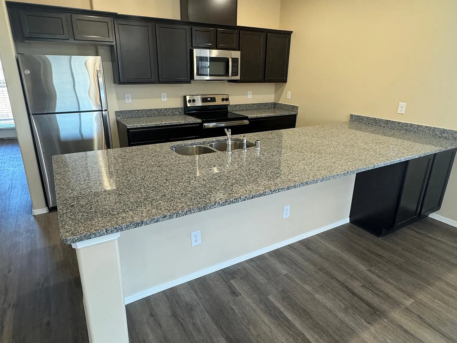 3 bed, 1428 sqft, $1,595 — Photo 4