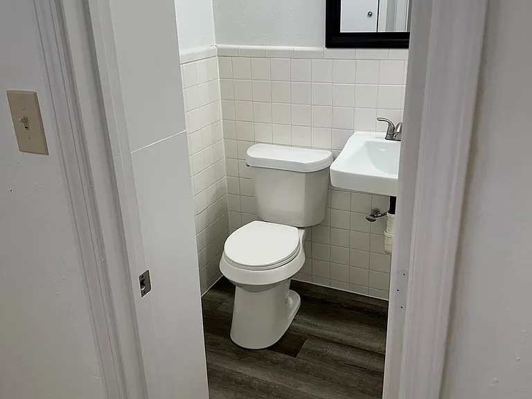 301 Avondale St #4 — Photo 13