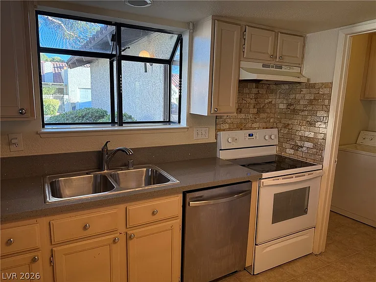 720 Sea Pines Ln — Photo 10