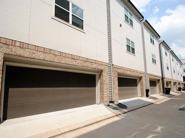 1270 N Post Oak Rd #A — Photo 40