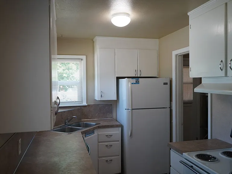 2703 R St — Photo 7
