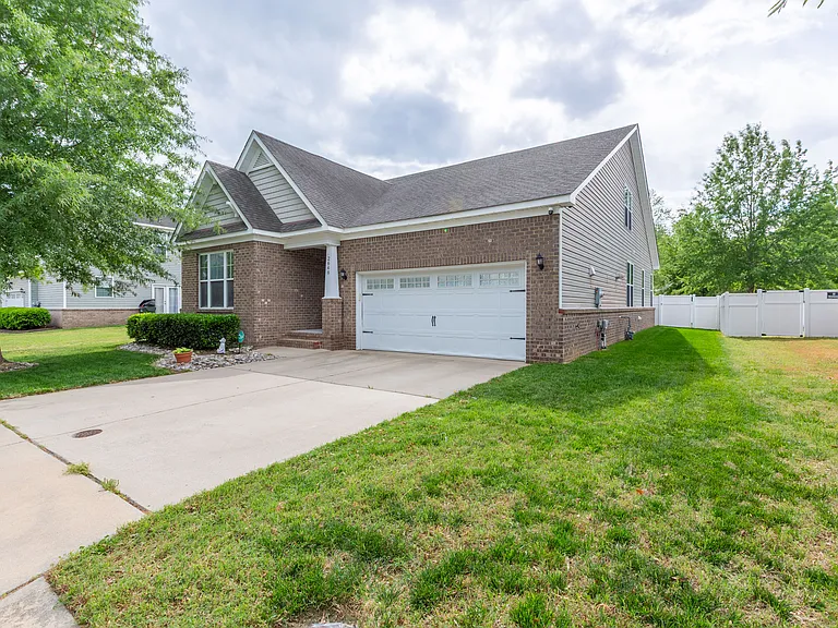 2648 River Watch Dr — Photo 2