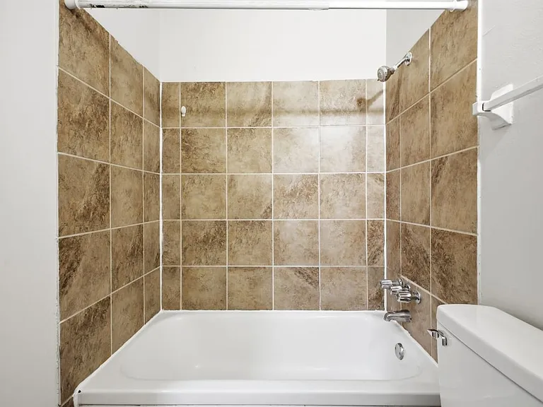 547 Riverview Dr #B-2 — Photo 12