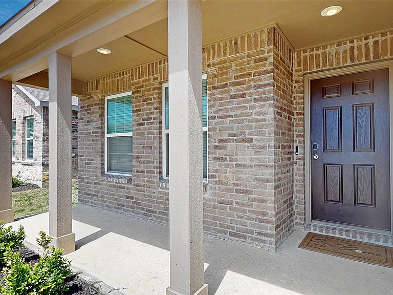 4536 Benham Dr — Photo 2