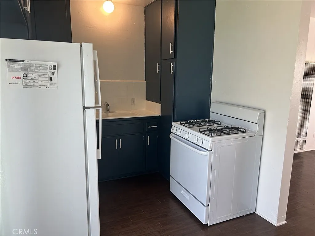 1 bed, 800 sqft, $1,350 — Photo 2