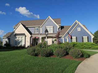 W292N3296 Summerhill Rd, Pewaukee, WI 53072