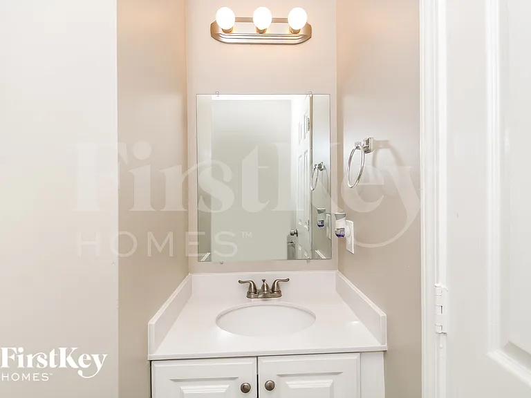 713 Garrett St — Photo 16