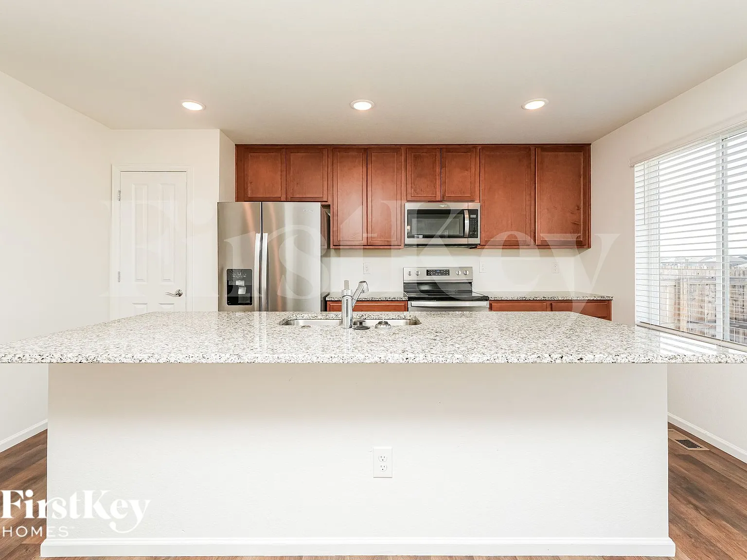 3 bed, 2.5 bath, 1383 sqft, $2,460 — Photo 4
