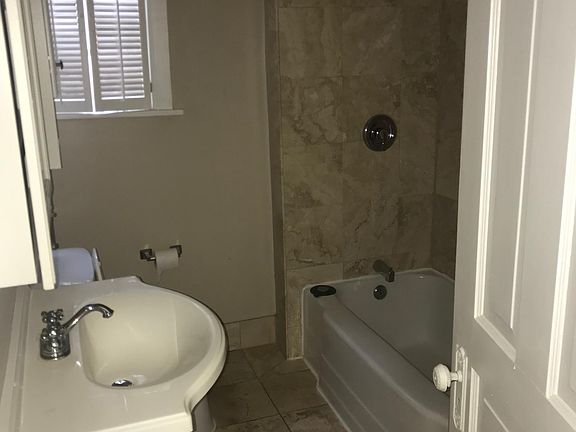 5th image of 2222 W Lyndale St #1