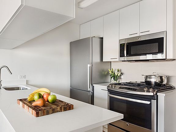 3rd image of 448 W 167th St APT 4B