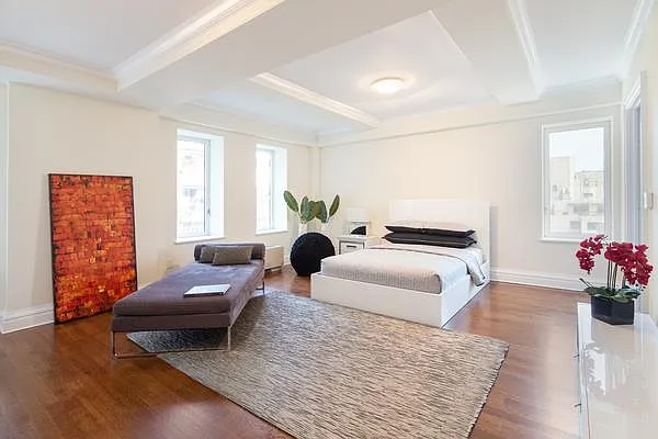 Sold by Trump International Realty | media 25