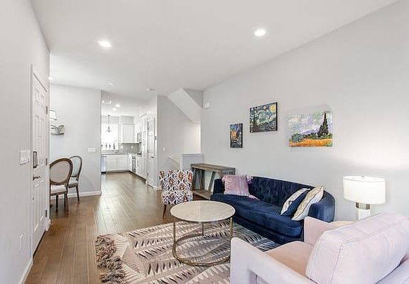 2nd image of 11 Rosebud Ct