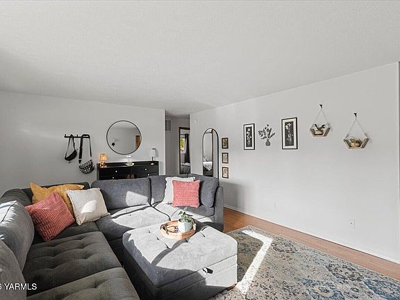 5th image of 1011 S 33rd Ave