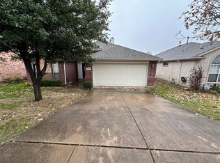 422 E Whitener Rd, Euless, TX 76040