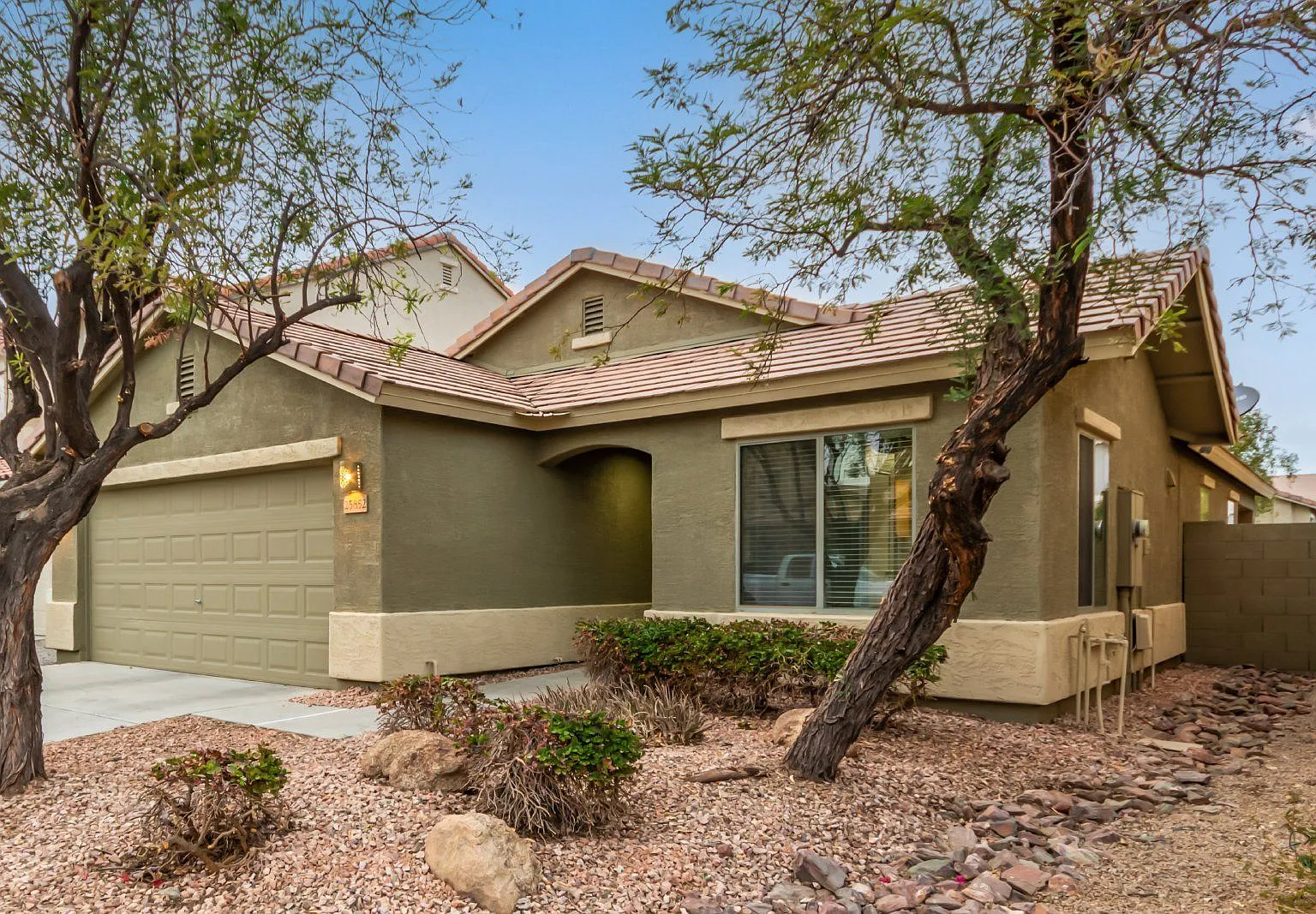 3 bed, 2.0 bath, 1394 sqft, $1,595 — Photo 4