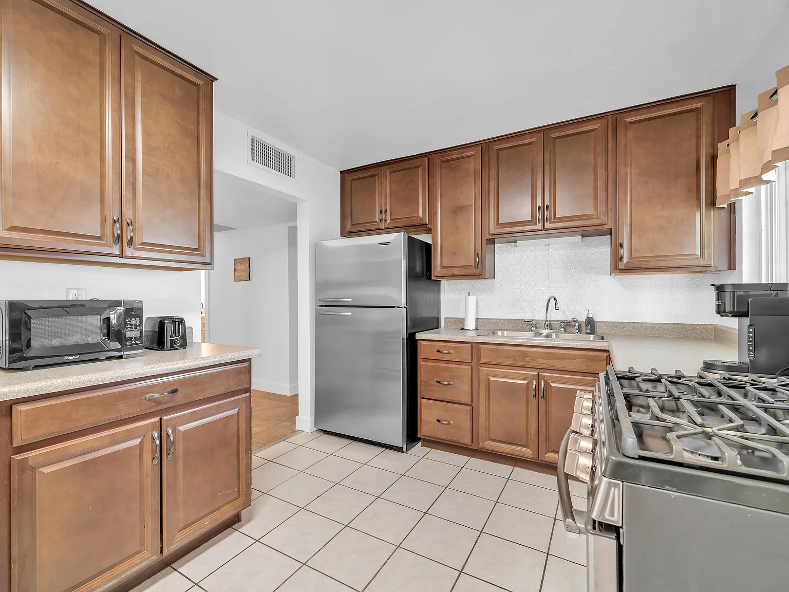 4 bed, 2.0 bath, 1131 sqft, $797 — Photo 3