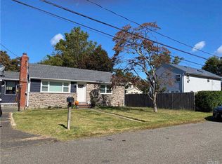 47 Bogart St, Huntington Station, NY 11746