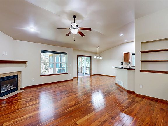 3rd image of 985 Ryan Ct