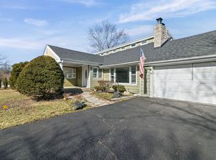 836 W Everett Rd, Lake Forest, IL 60045