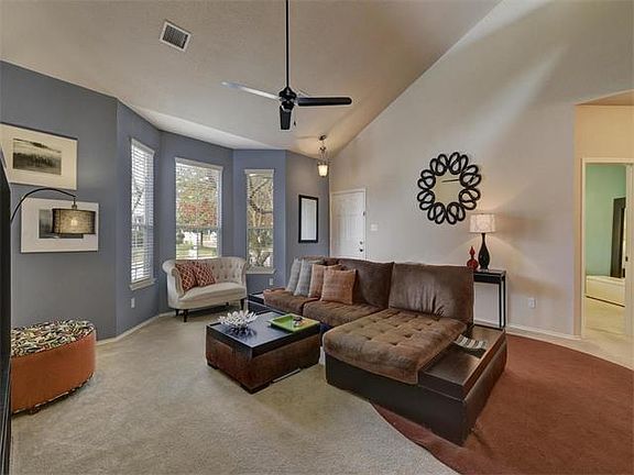 4th image of 203 N Lynnwood Trl