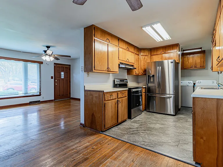 2106 Campbell Dr — Photo 9