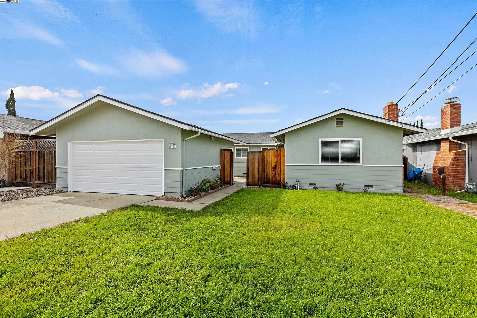 678 Falcon Way photo 1