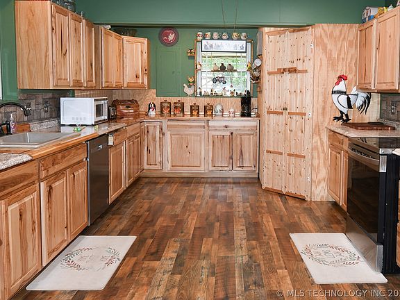 3rd image of 1108 Maple Ln