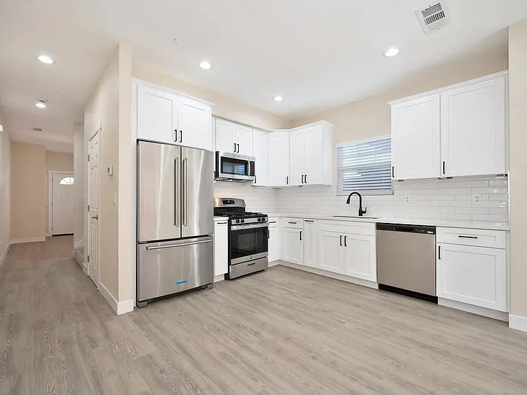 2985 San Jose Way #1 — Photo 2