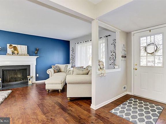 3rd image of 8 Gaylord Ln