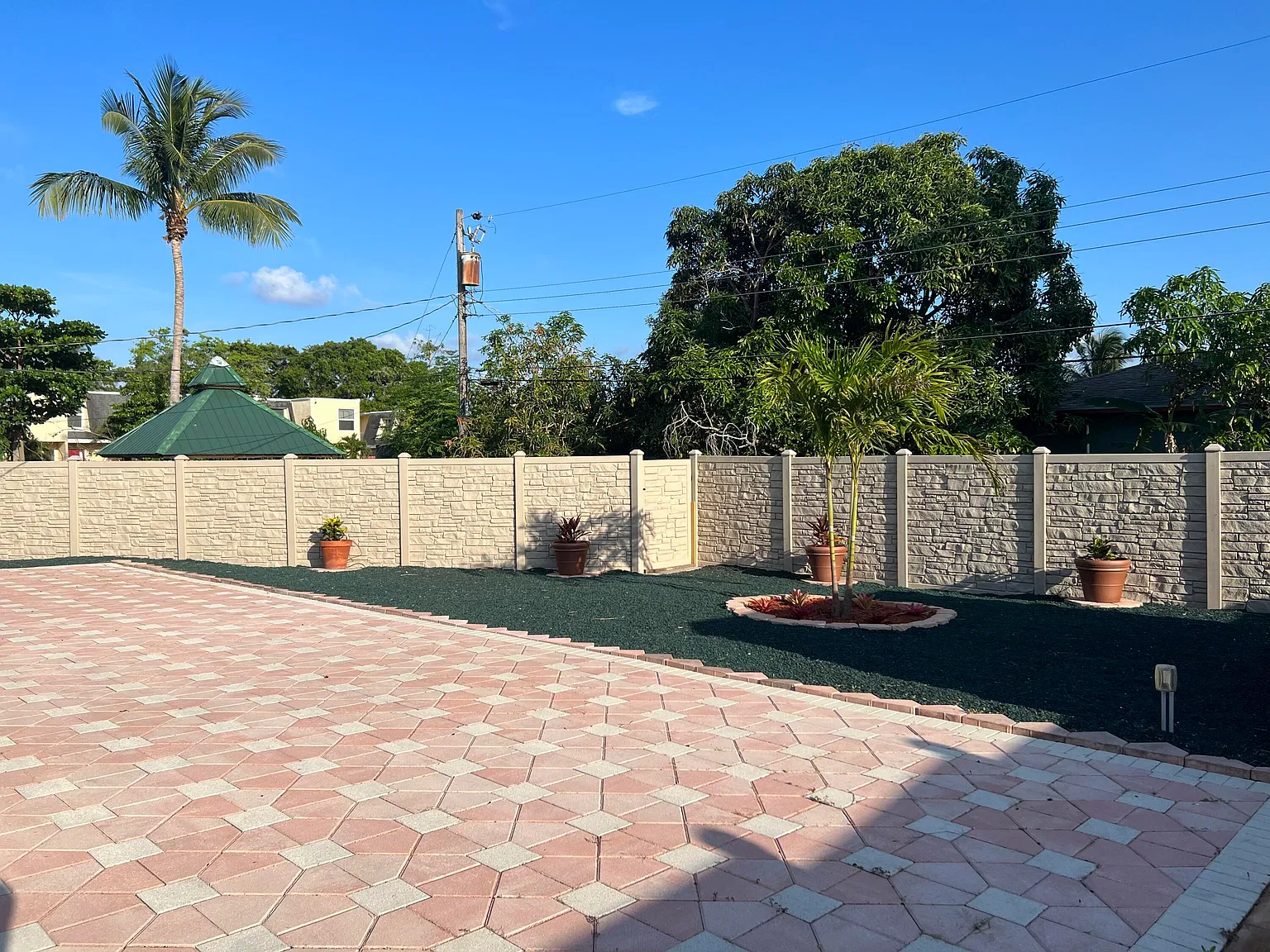 3 bed, 2.0 bath, 1428 sqft, $3,450 — Photo 2