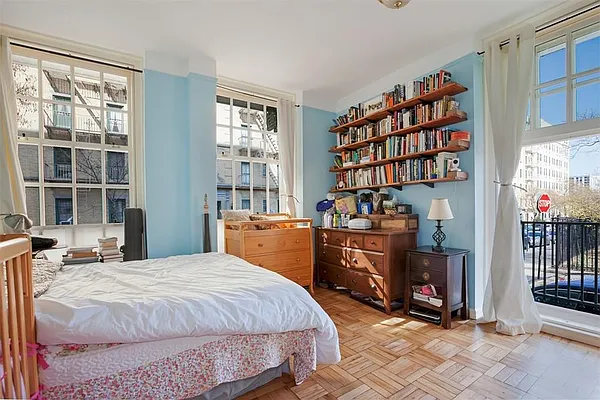 Sold by R New York | media 2