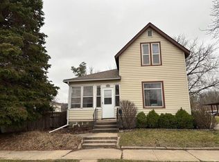 405 Washington St, Decorah, IA 52101
