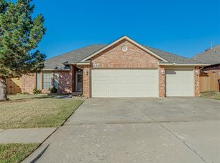 525 Madeline Ln, Moore, OK 73160