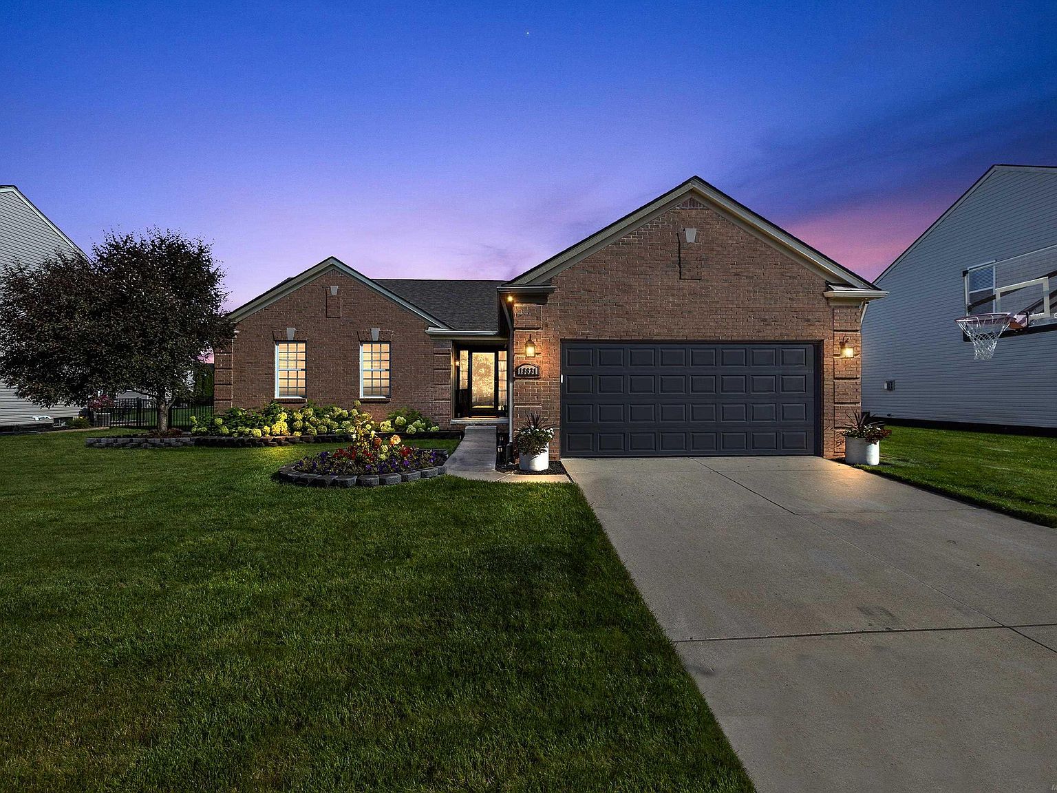 ban ★English ok★ 18831 English Ivy Dr, Macomb, MI 48042 | Zillow