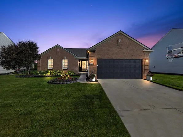 18831 English Ivy Dr, Macomb, MI 48042