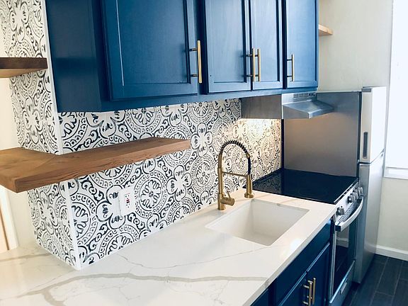 4th image of 426 Broadway St #303