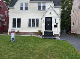 1152 Quilliams Rd, Cleveland Heights, OH 44121