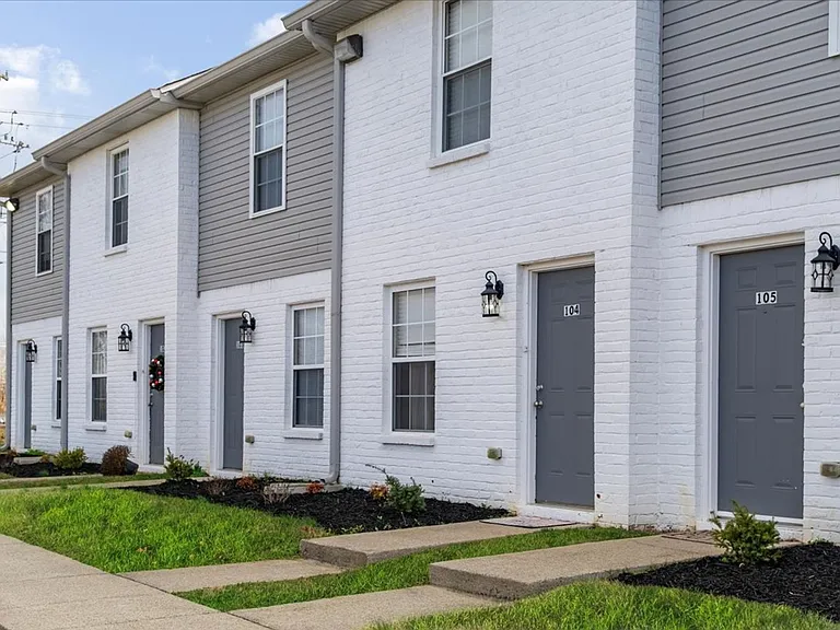 Highland Park Luxury Townhomes — Photo 14