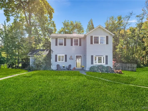 1411 S Creek Rd, Derby, NY 14047