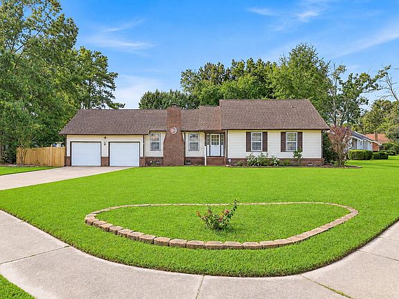 4th image of 100 Carrington Ln