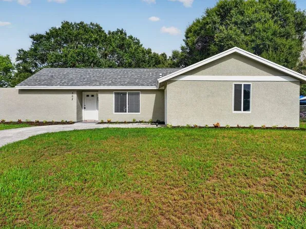 302 SW Kentwood Road, Port St Lucie, FL 34953