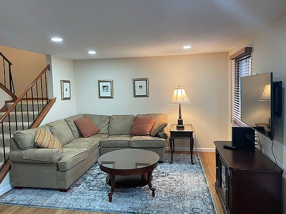 5th image of 63 Wedgewood Dr