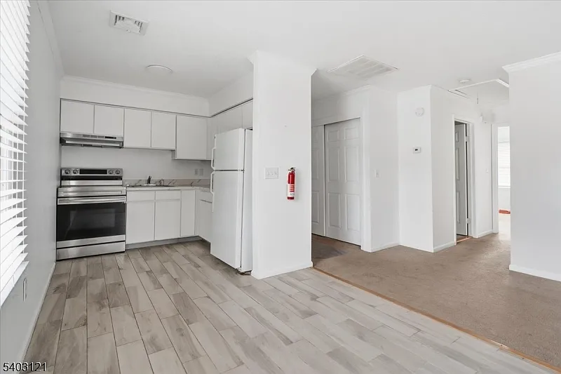 2 bed, 1.5 bath, $1,800 — Photo 3