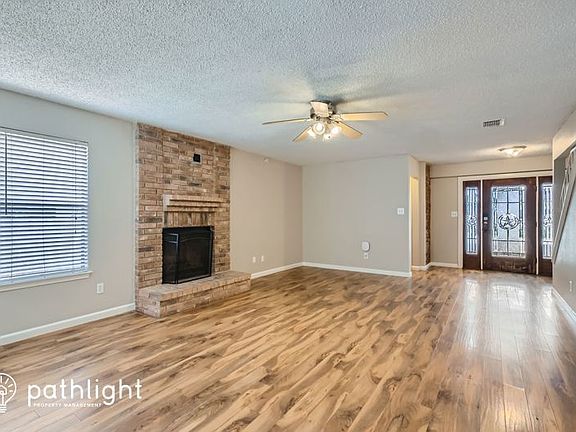 3rd image of 13923 Crooked Hollow Dr
