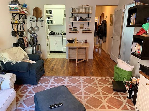 3rd image of 153 W 74th St APT 4B